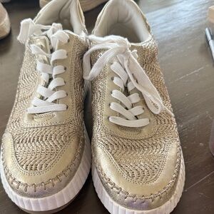 Universal Thread Metallic Gold Woven Lace-Up Sneaker